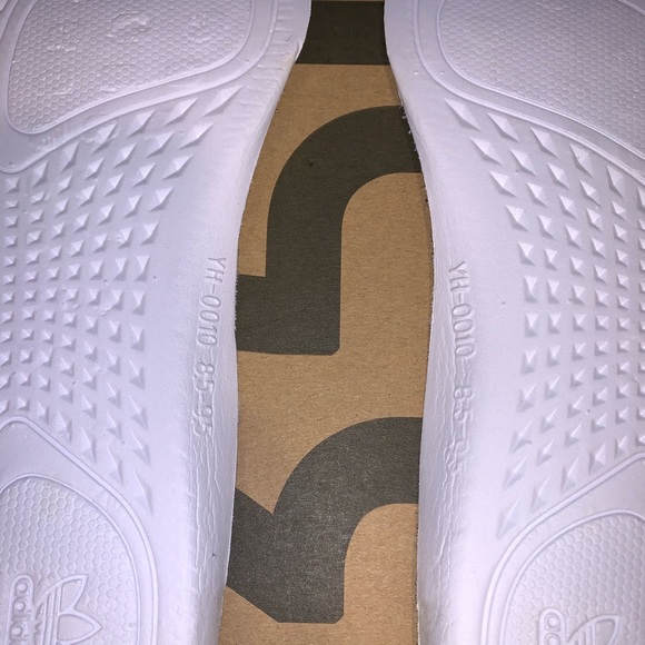 OG Adidas X Yeezy 350 V2 Zebra (drop 1) - Picture 5 of 6